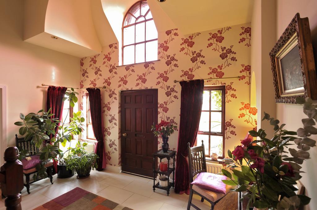 Pinewood Lodge Guest House 奥马 外观 照片