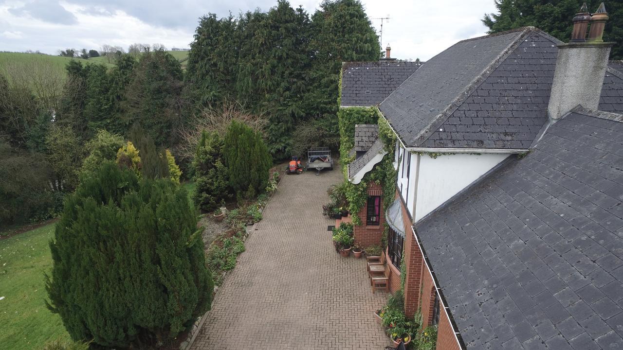 Pinewood Lodge Guest House 奥马 外观 照片